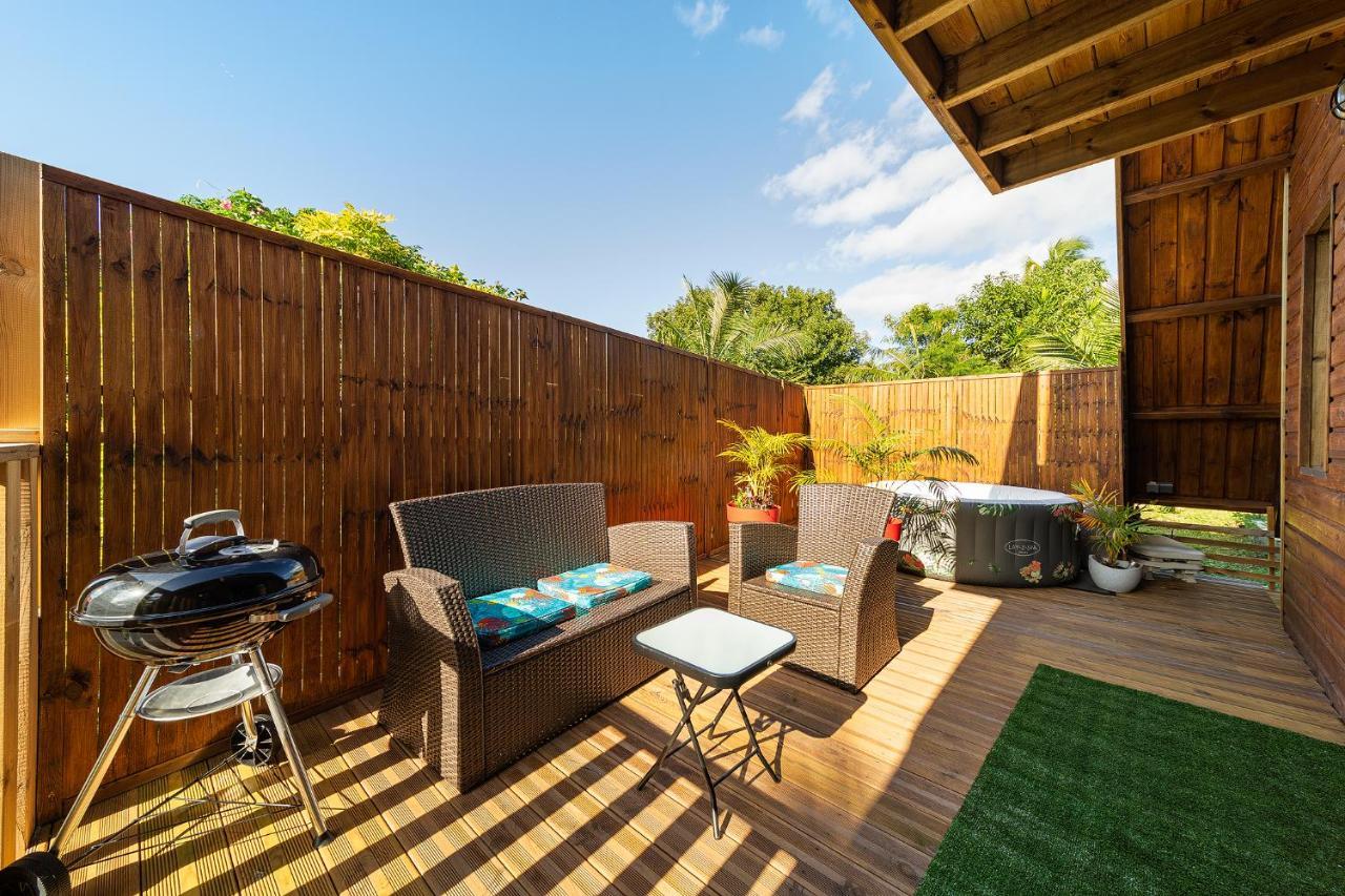 Charmant Chalet Avec Jacuzzi, L'Ile O Vert Saint-Philippe Exterior photo