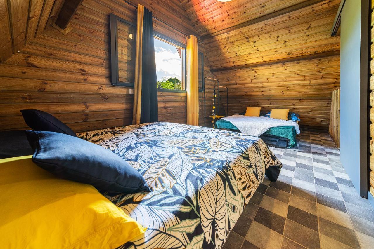 Charmant Chalet Avec Jacuzzi, L'Ile O Vert Saint-Philippe Exterior photo