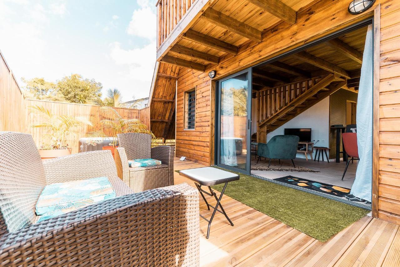 Charmant Chalet Avec Jacuzzi, L'Ile O Vert Saint-Philippe Exterior photo