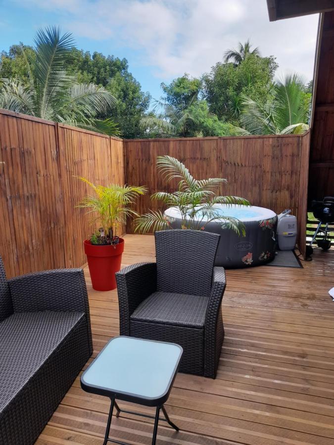 Charmant Chalet Avec Jacuzzi, L'Ile O Vert Saint-Philippe Exterior photo