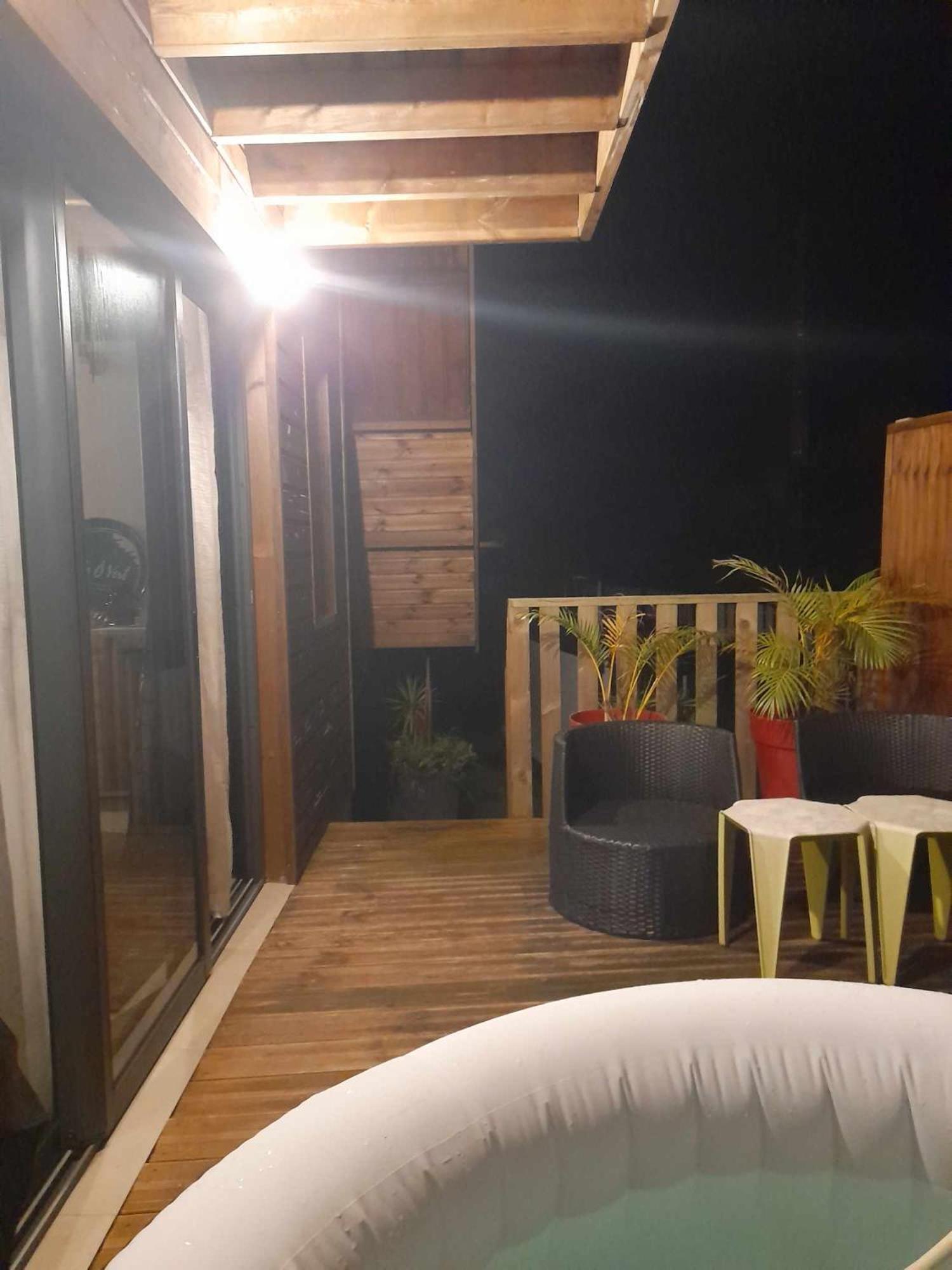 Charmant Chalet Avec Jacuzzi, L'Ile O Vert Saint-Philippe Exterior photo